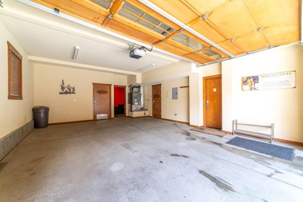 Casa vacanze Luxury Townhome, Walk To The Village, Wifi, Private & Garage